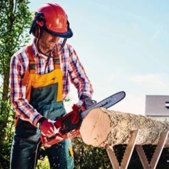 Einhell Elektro-Kettensäge GH-EC 1835 17 Einhell Elektro-Kettensäge GH-EC 1835 -Gartengerätegeschäft 1 001 GH EC 1835 Usage Pic