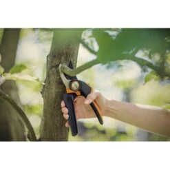 Fiskars Bypass-Gartenschere PowerGearX Mit Rollgriff PX94 -Gartengerätegeschäft 6411501110121 4905 3